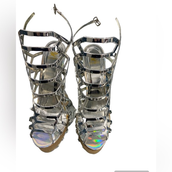 Holographic View Silver High Heels with cage design - Picture 3 of 11